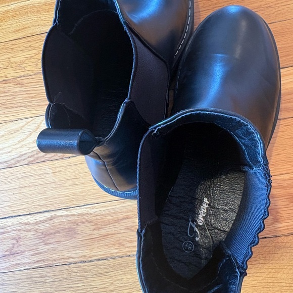 Black Boots - Picture 3 of 4